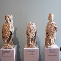 Trois anges portant les écus auax armes de Beuil et de Montejean