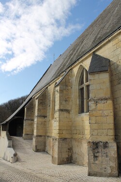 Vitraux de l'église Saint-Pierre-de-Nazelles de Nazelles-Négron