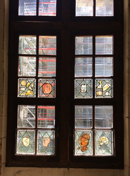 Vitraux de la galerie nord du cloître de la Psalette - baie gauche